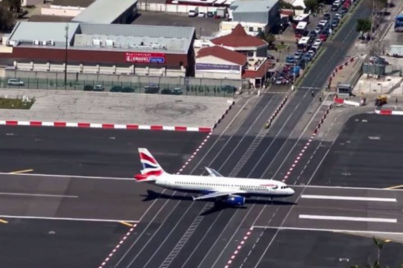 مطار جبل طارق