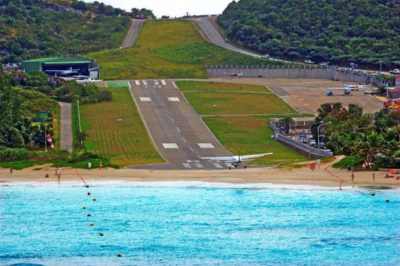 مطار جوستاف