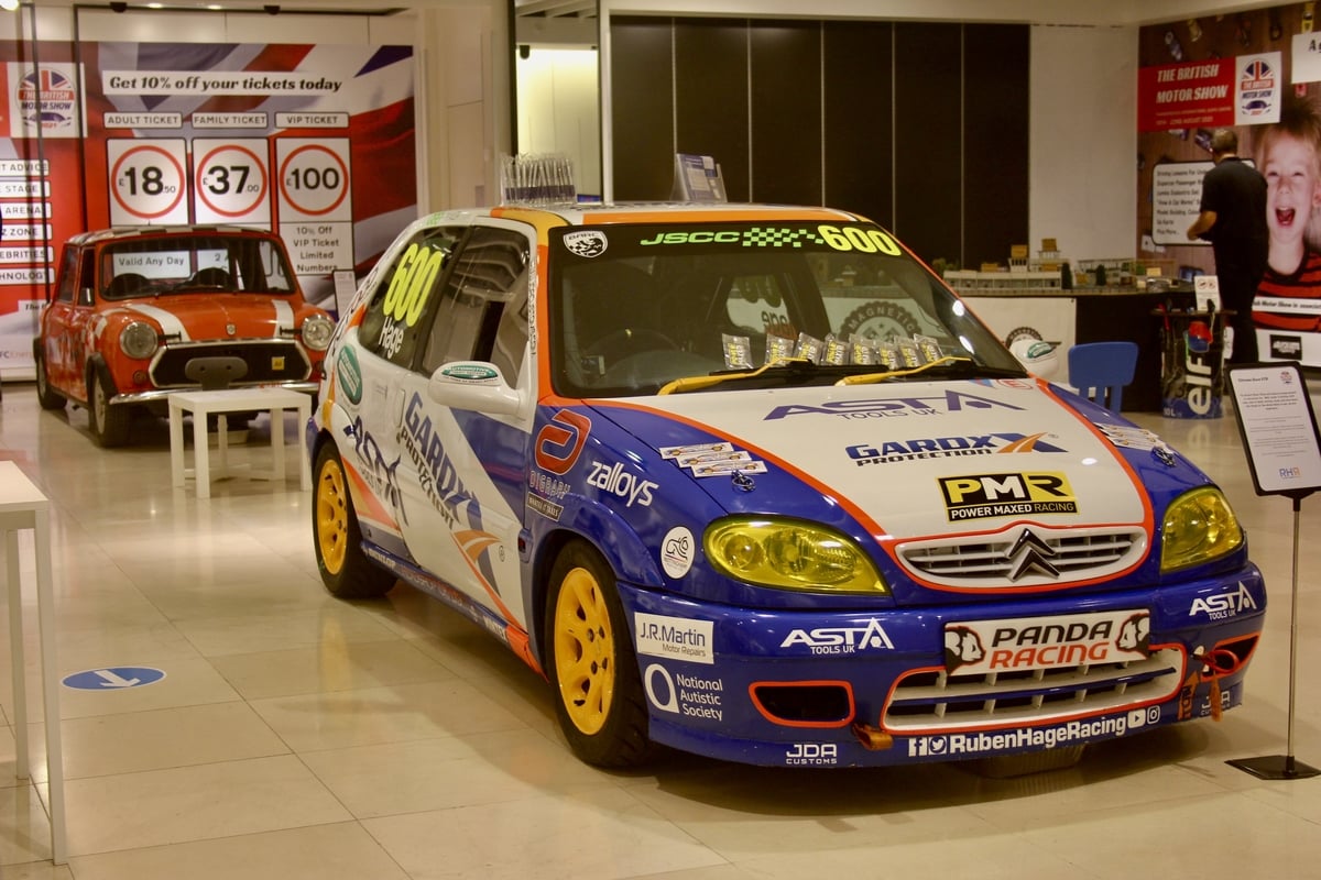 معرض السيارات