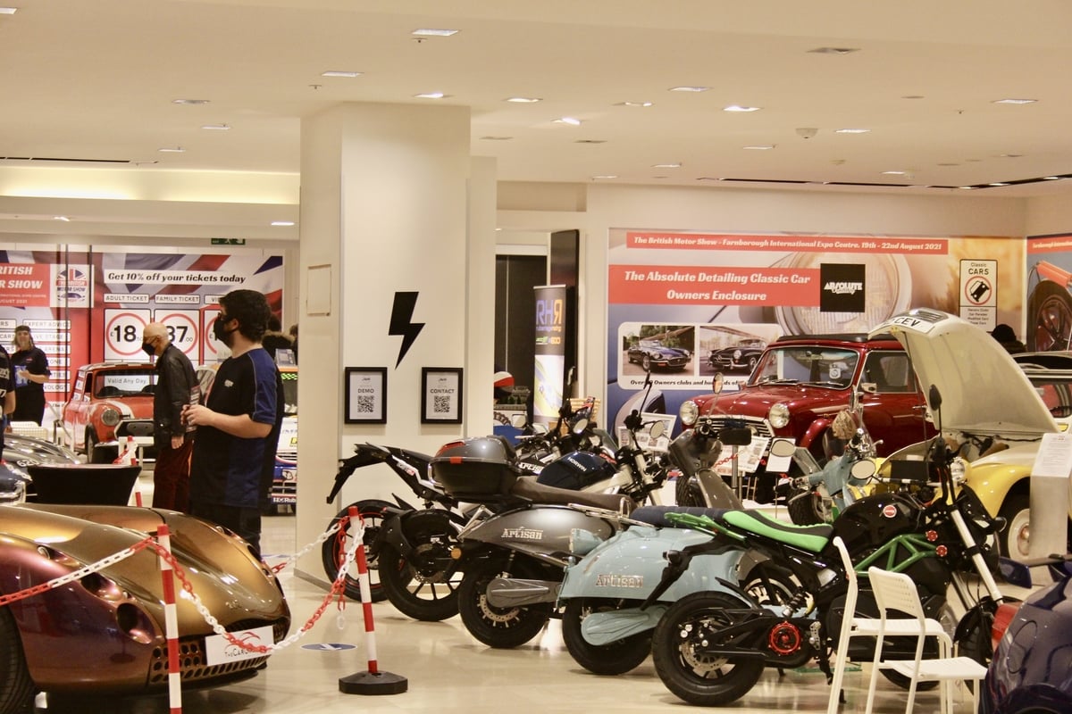 معرض السيارات