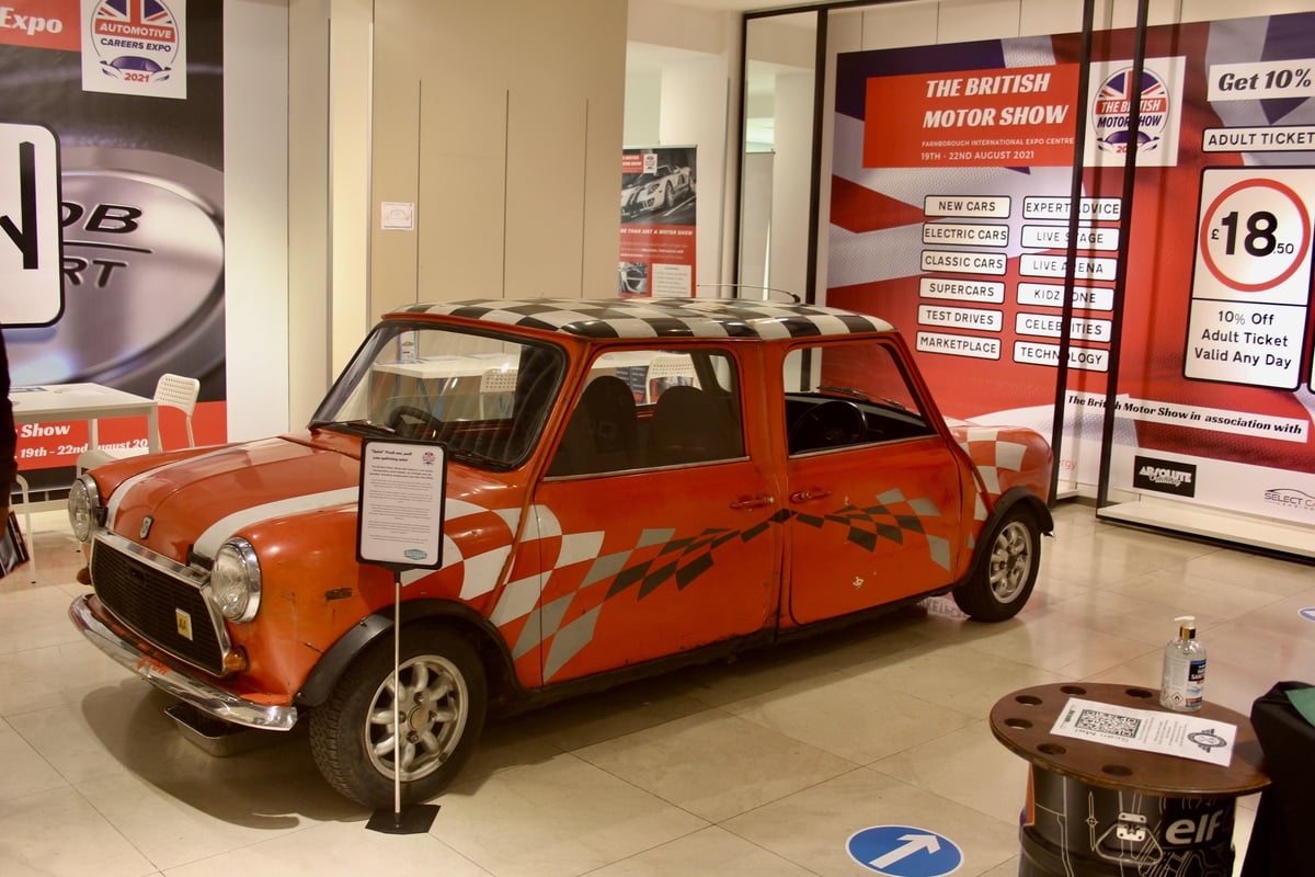 معرض السيارات