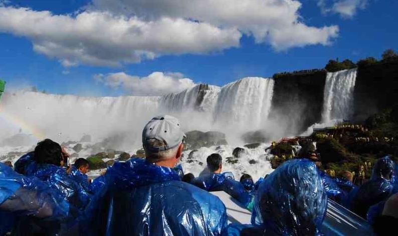 السفر والقفز بالمظلة