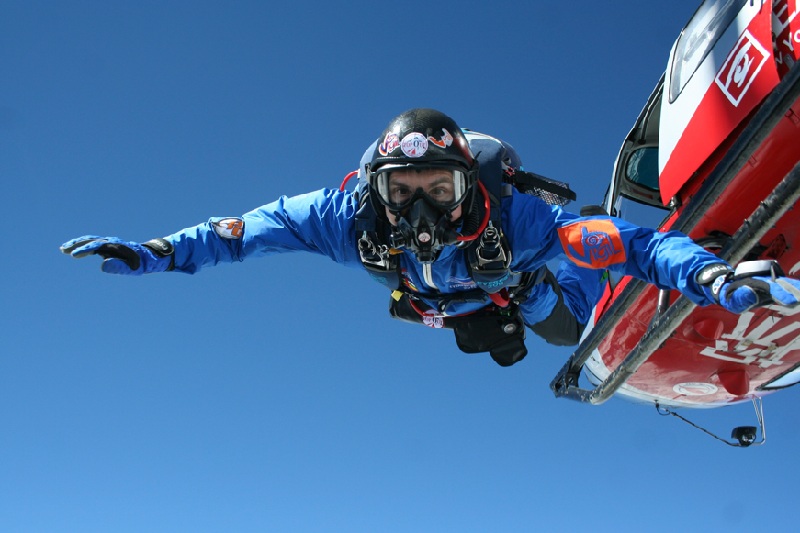 السفر والقفز بالمظلات