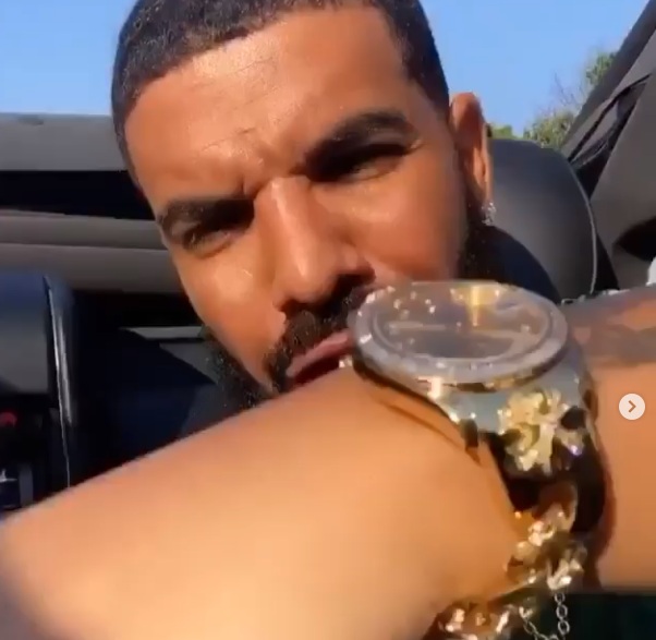 درايك يرتدي رولكس