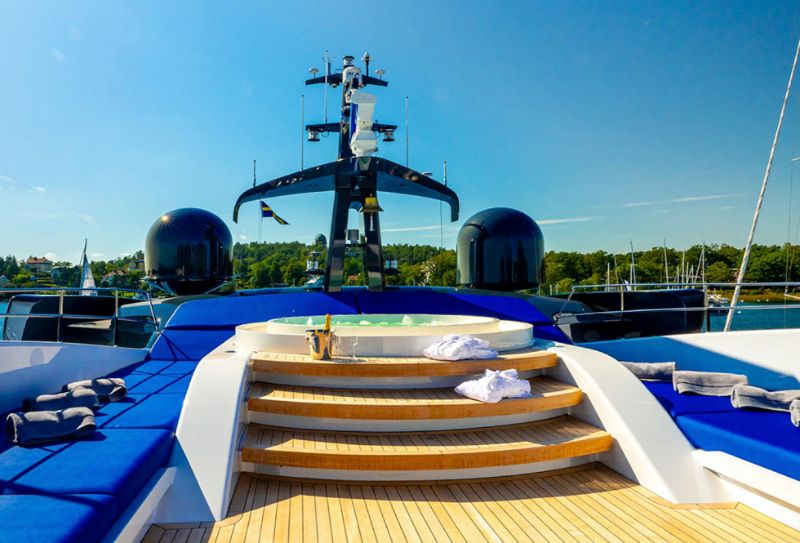 يخت رويال فالكون