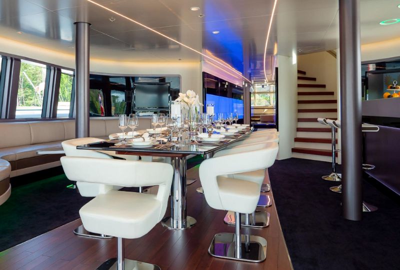 يخت رويال فالكون