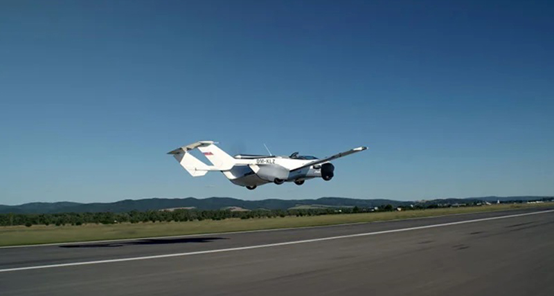 سيارة طائرة