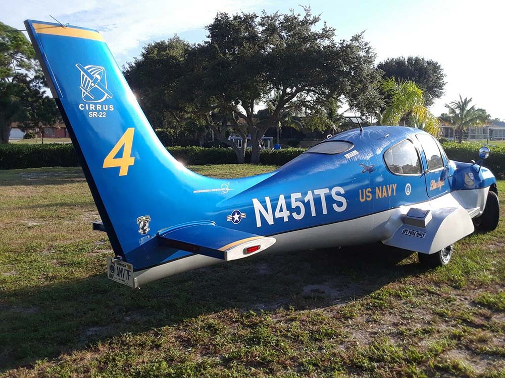 سيارة طائرة