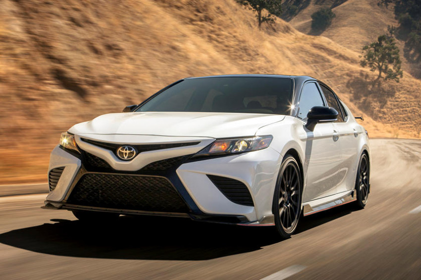 سيارات سيدان