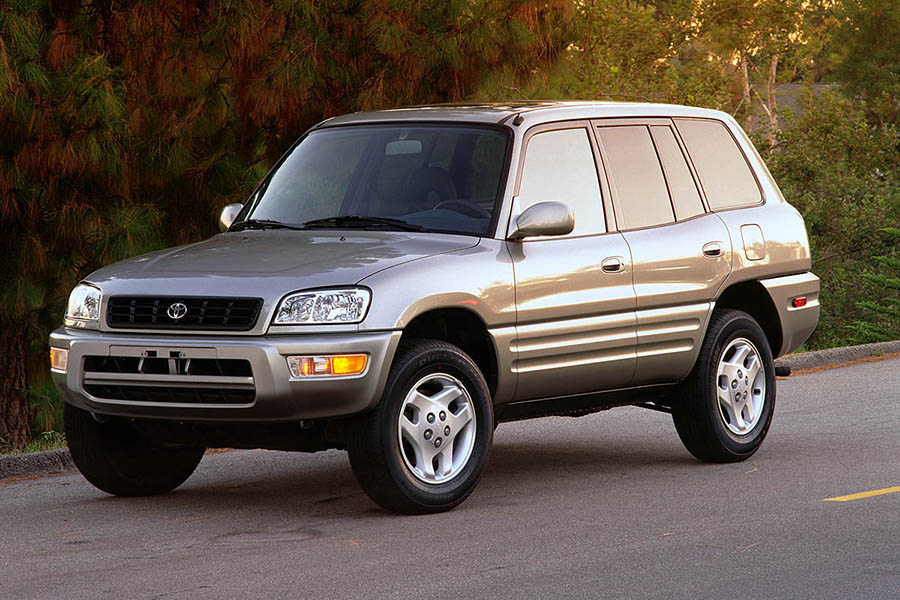 تويوتا راف فور الجيل الأول