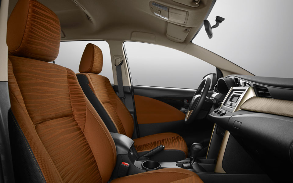 ميني فان تويوتا انوفا 2020