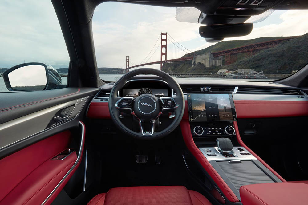 جاكوار F-PACE الجديدة