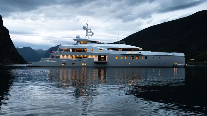 يخت ستارداست