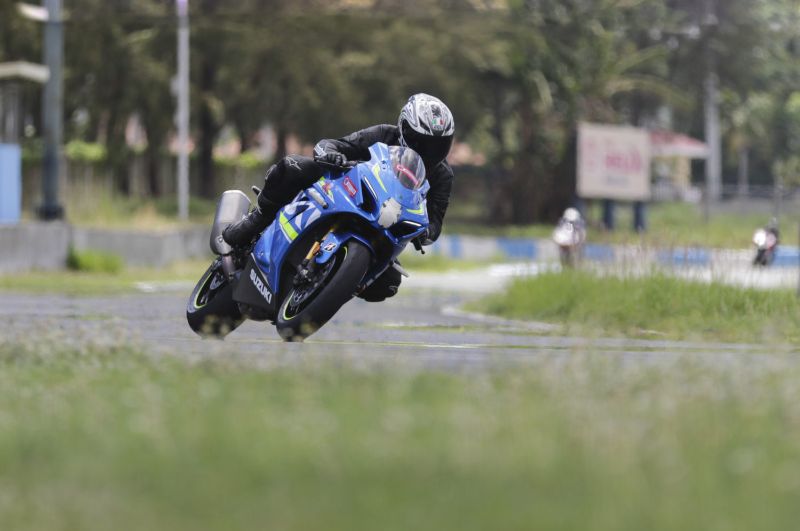 دراجة نارية  1000 سي سي