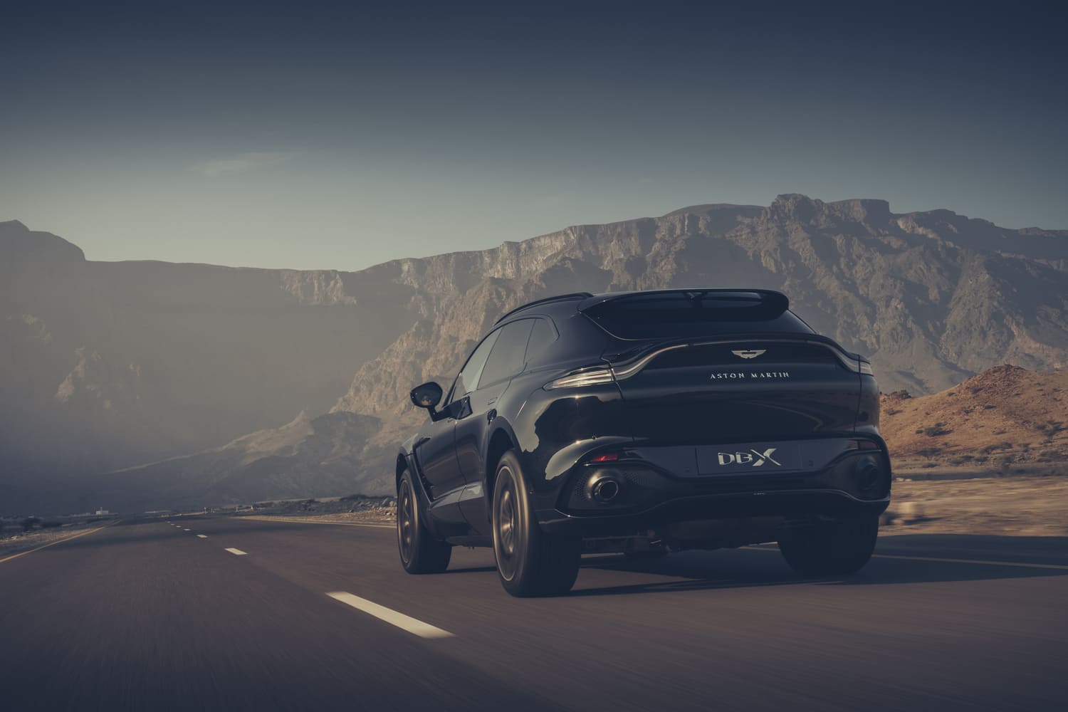 أستون مارتن تستعد لإطلاق سيارة دي بي إكس الجديدة في الشرق الأوسط خلال شهر أكتوبر