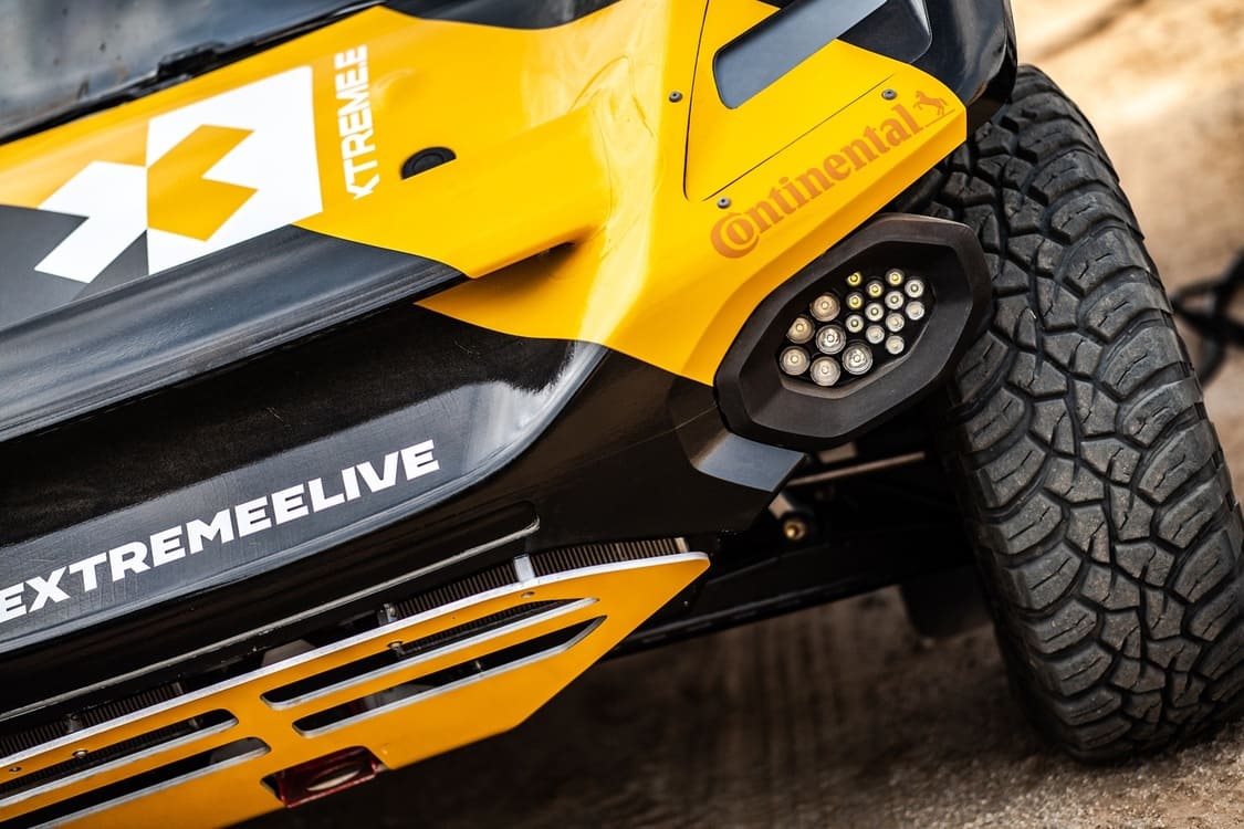 كونتيننتال ترحّب بالنجم لويس هاملتون