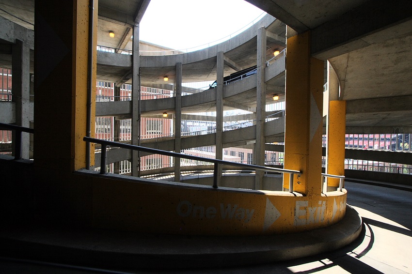 موقف سيارات