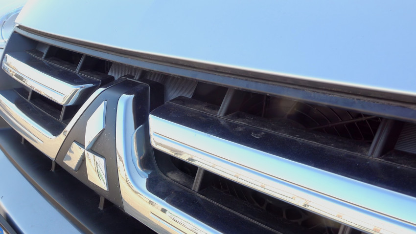 شعارات السيارات اليابانية