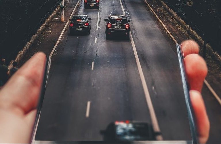 جهاز تتبع السيارة عن طريق الجوال