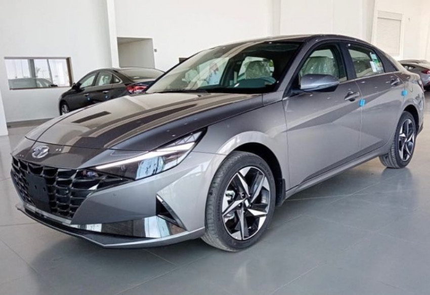 سيارات سيدان