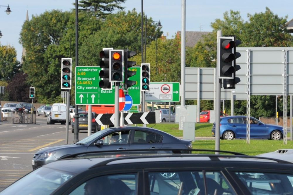 لماذا اشارات الطريق مهمة؟