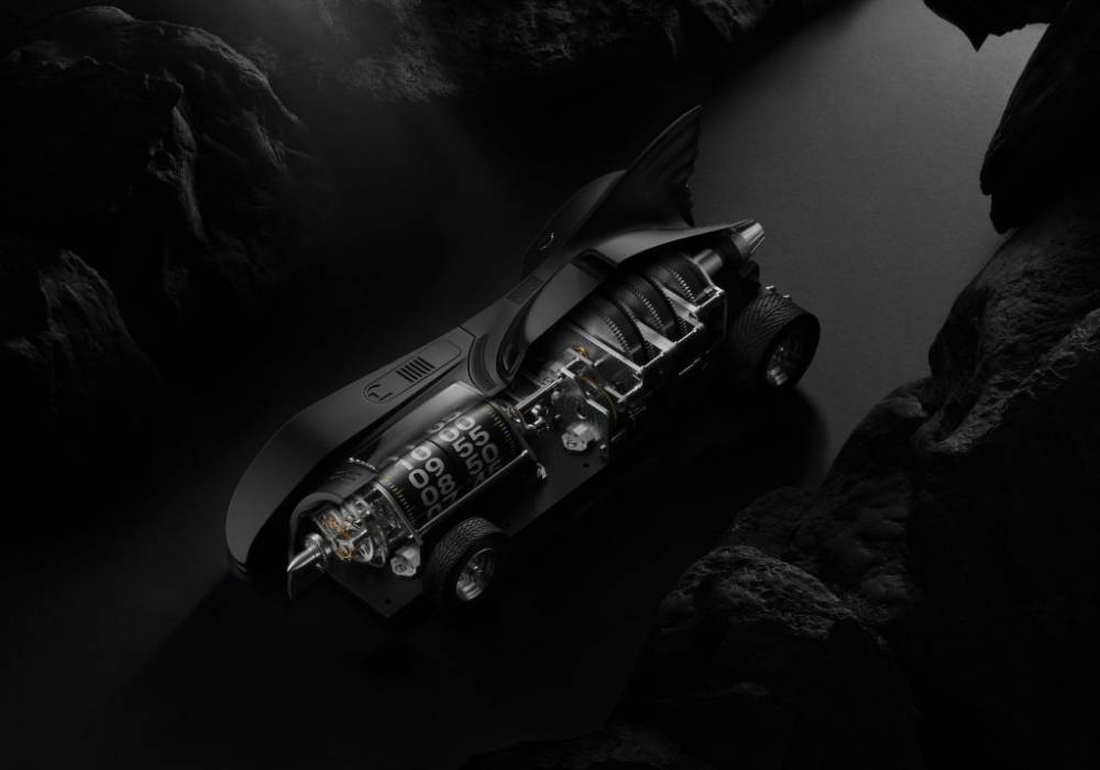 ساعة مكتب مقتبسة من سيارة باتمان صورة 3