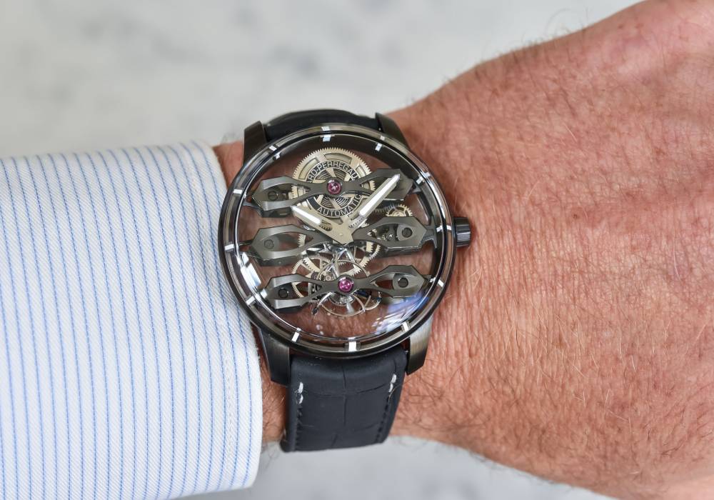 ساعة جديدة من جيرارد بيريغو بتصميم مستوحى من  أستون مارتن وتوربيون مع ثلاثة جسور طائرة صورة 4