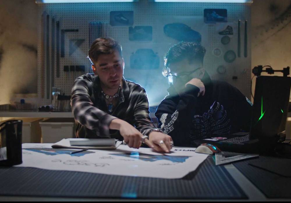 حذاء رياضي جديد مستوحى من سيارة لكزس 2021 صورة 4