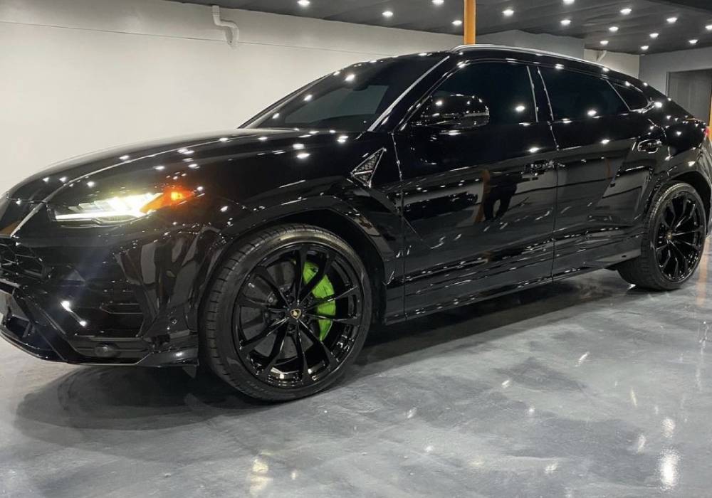 لامبورغيني أوروس الجديدة ذات اللمسات الخضراء التي يملكها فلويد مايويذر صورة 2