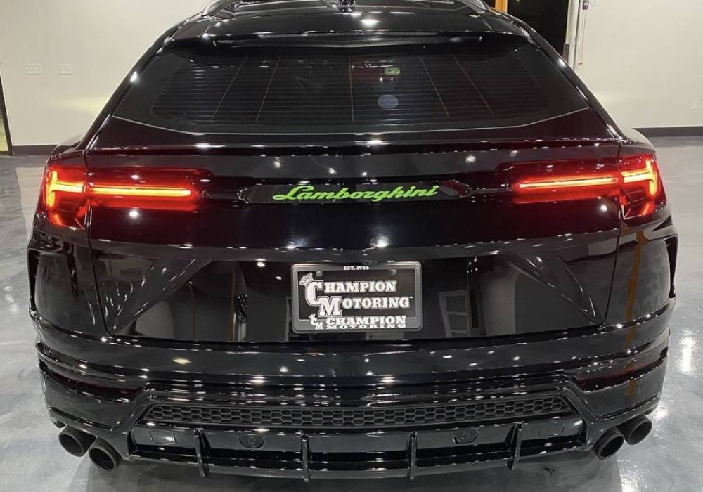 لامبورغيني أوروس الجديدة ذات اللمسات الخضراء التي يملكها فلويد مايويذر صورة 3