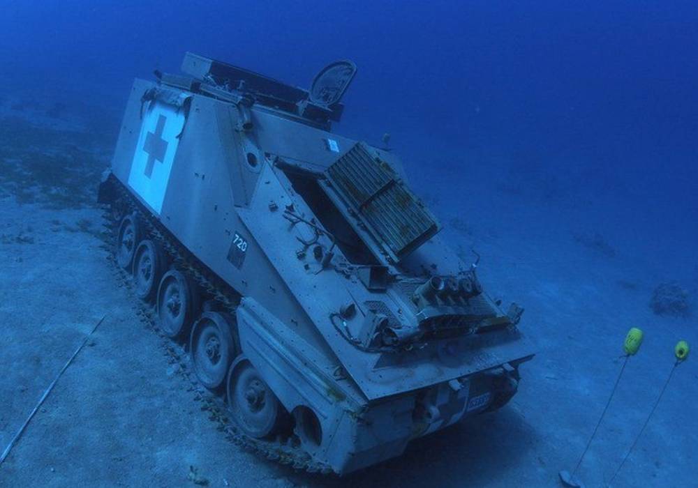 الأردن يكشف النقاب عن متحف تحت الماء للآليات العسكرية صورة 4