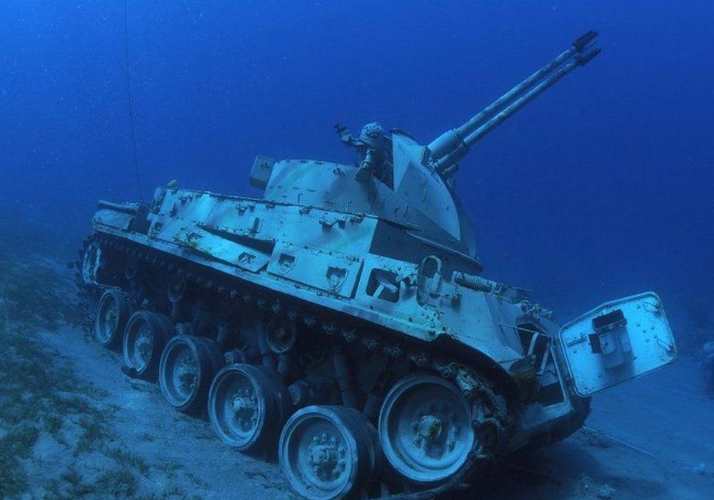 الأردن يكشف النقاب عن متحف تحت الماء للآليات العسكرية صورة 5