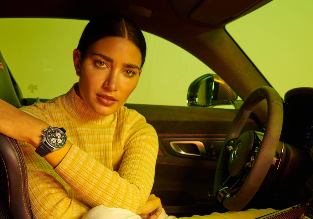 دار اي دابليو سي ومرسيدس صورة 2