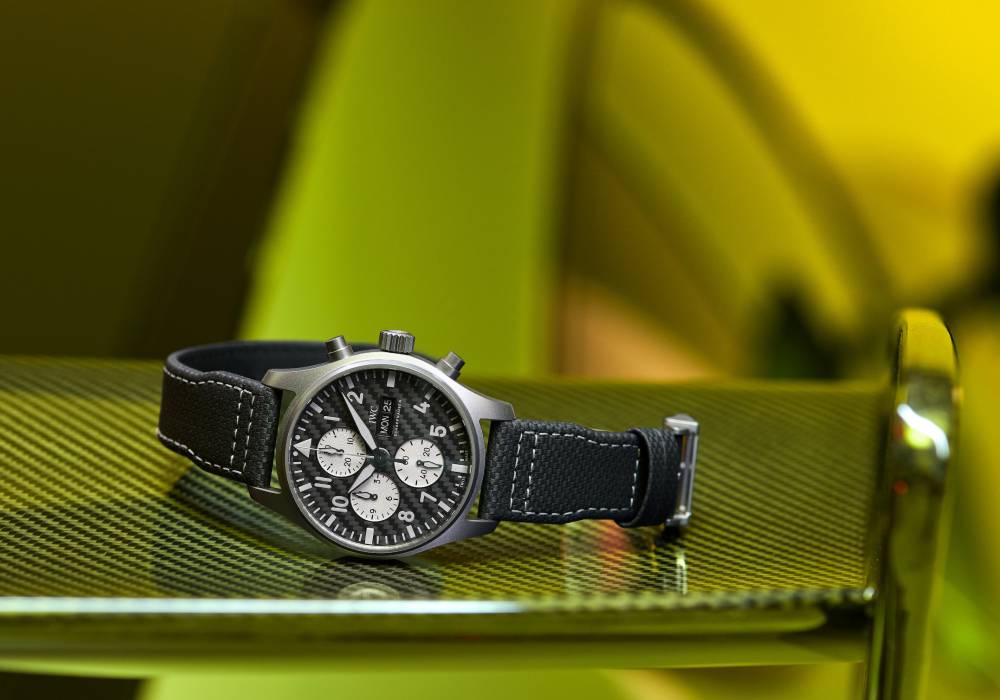 دار اي دابليو سي ومرسيدس صورة 4