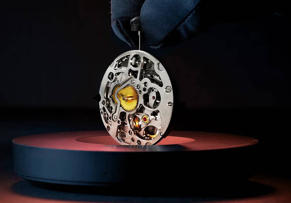 ساعة ميكانيكية مستوحاة من رياضة السيارات بتصميم شبه دائري فريد صورة 3