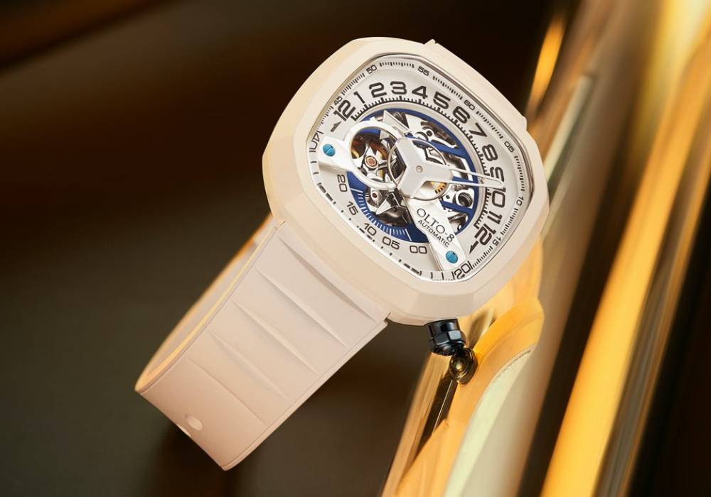 ساعة ميكانيكية مستوحاة من رياضة السيارات بتصميم شبه دائري فريد صورة 5