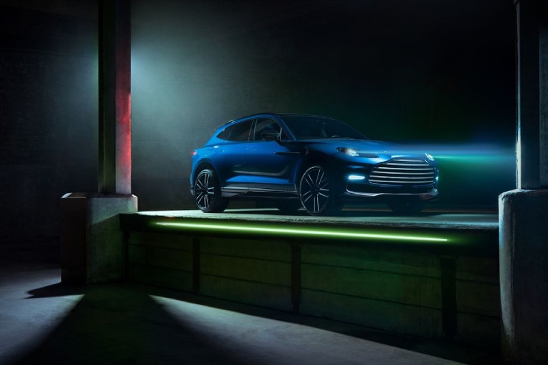 استون مارتن دي بي اكس خارجي