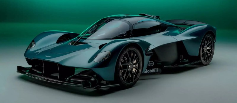 استون مارتن فالكيري 