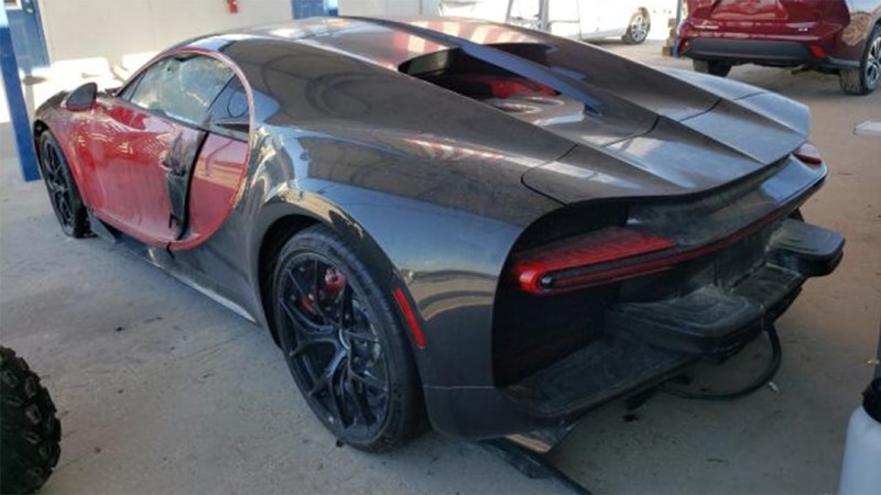 بوجاتي شيرون محروقة خارجي