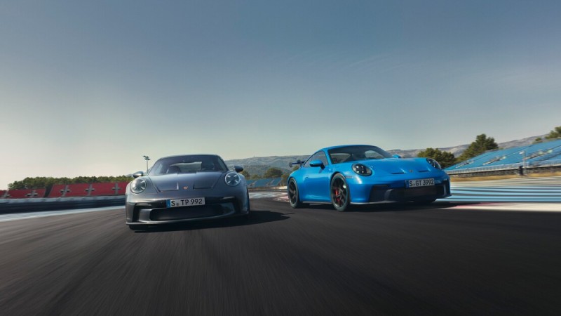 بورشه تورينج اداء