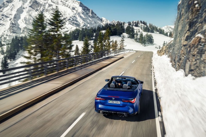 بي ام دبليو ام 4 اداء