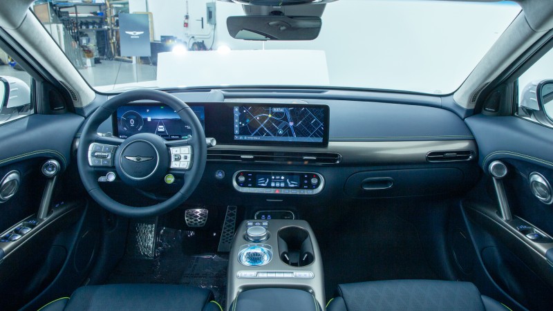 جينيسيس جي في 60 داخلي