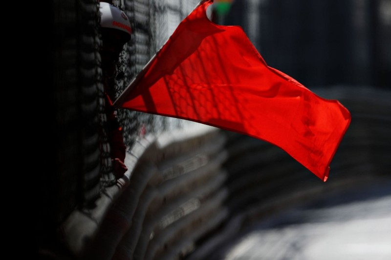 فورمولا 1 علم احمر