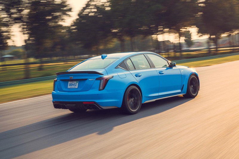 كاديلاك بلاك وينغ اداء