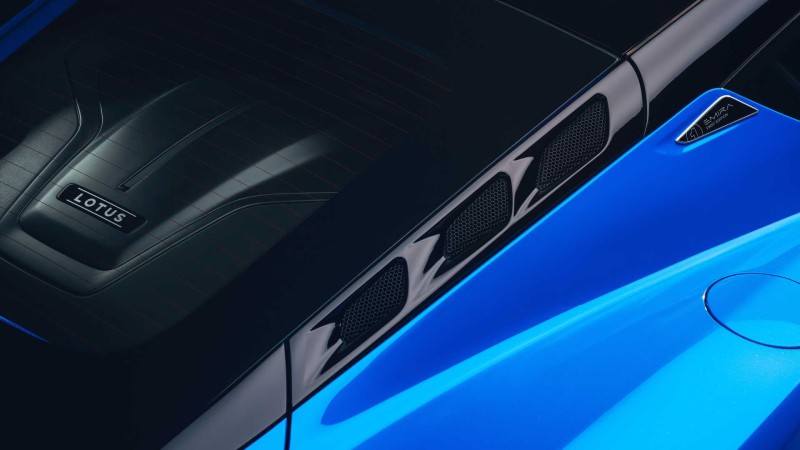 لوتس ايميرا اداء