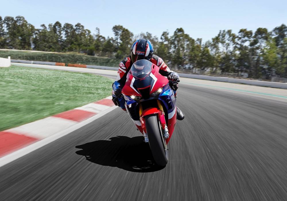 هوندا التابعة لمجموعة الفطيم تطلق مهرجان دبي السينمائي للدراجات النارية الاول في الإمارات صورة 2