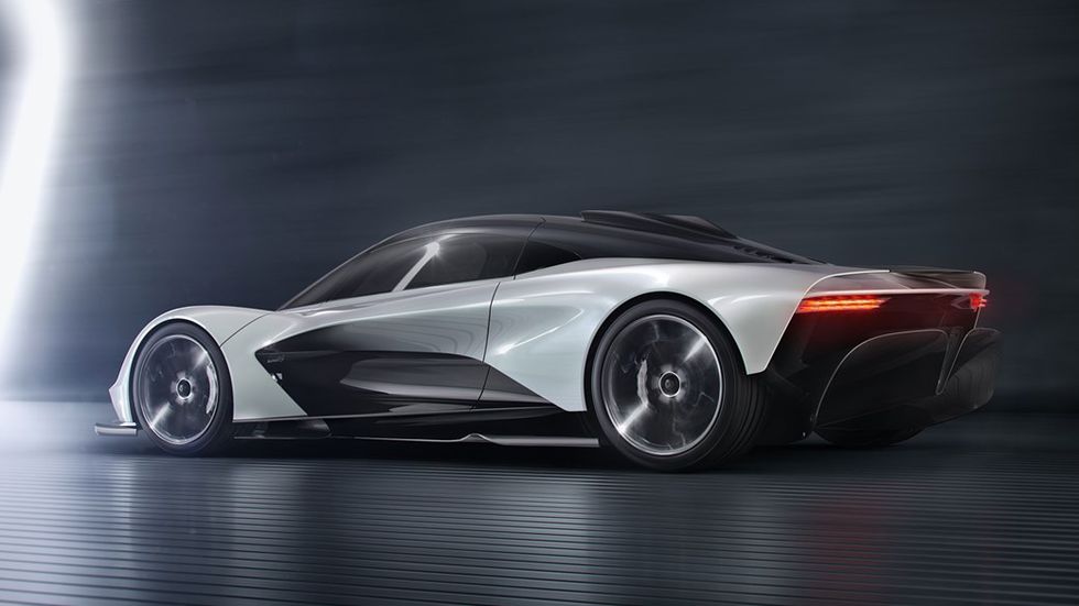 2022 أستون مارتن فالهالا