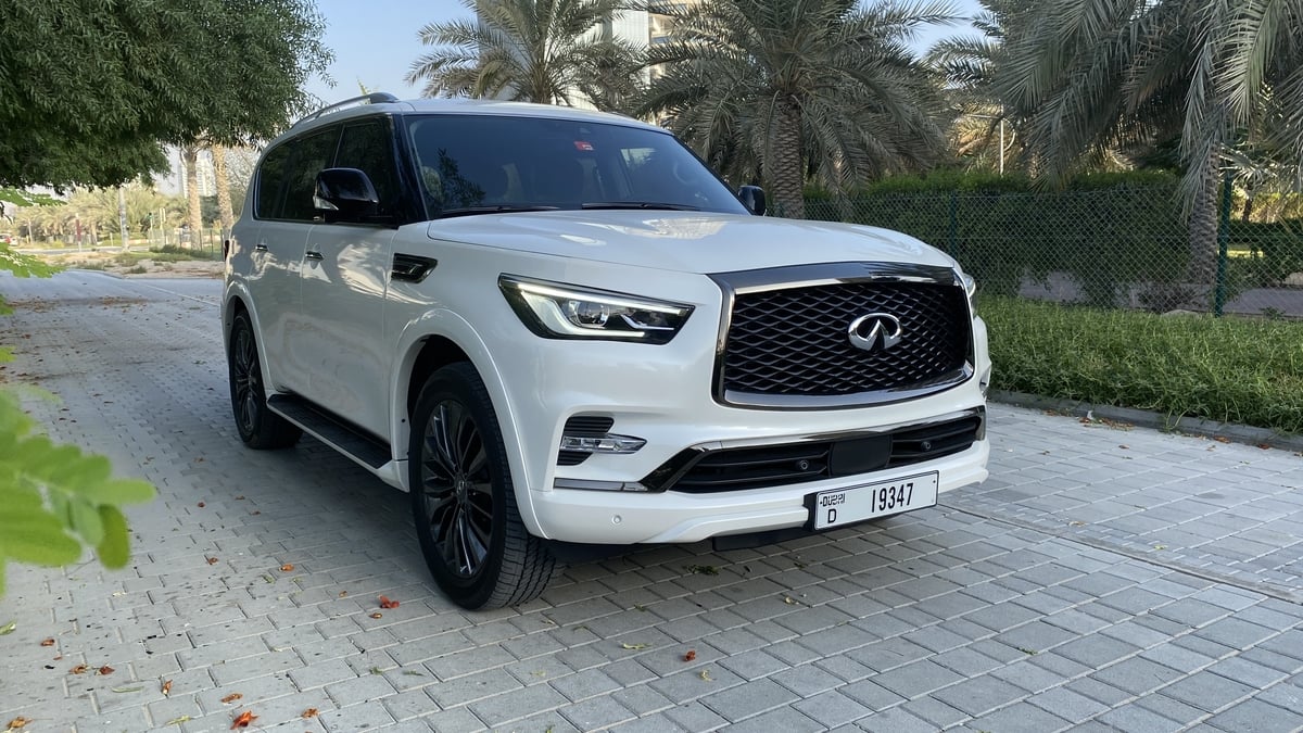 انفينتي QX80 بالنسخة السوداء