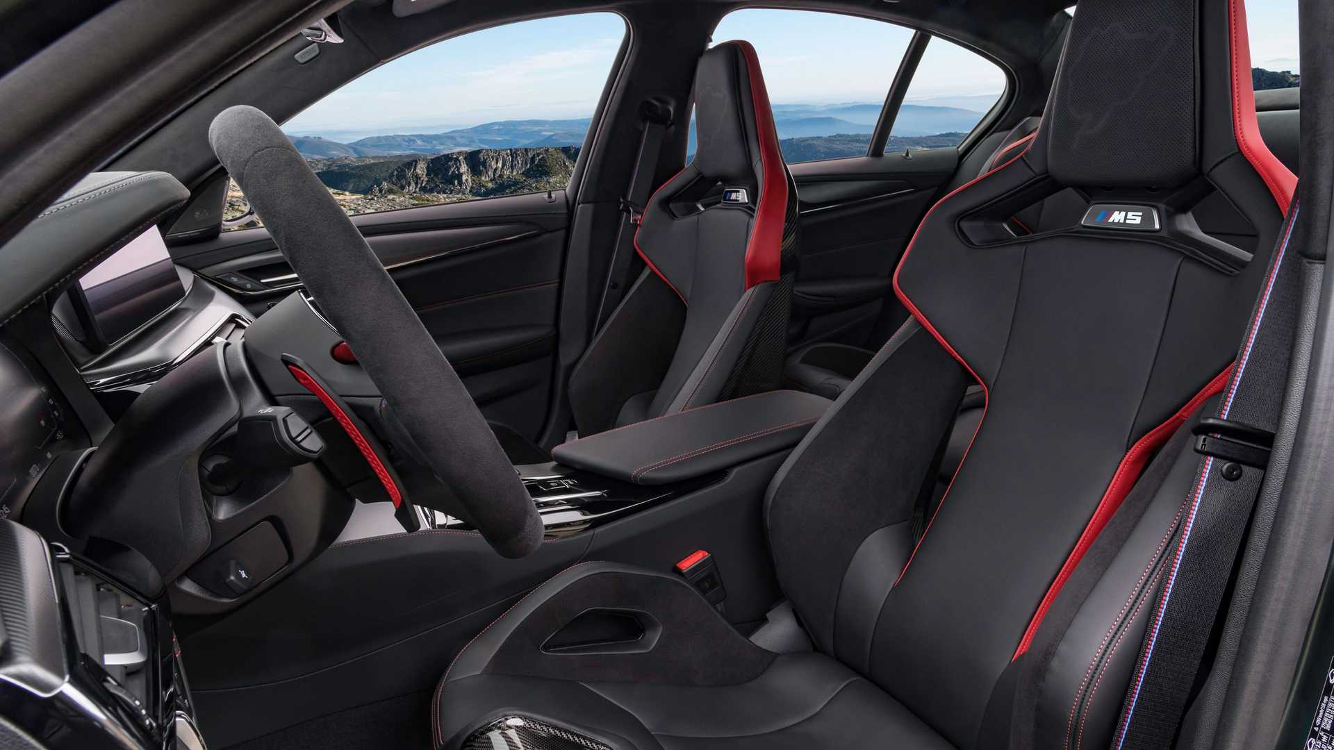 بي ام دبليو ام 5 سي اس 2022