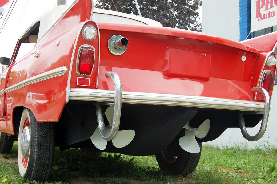 سيارة برمائية